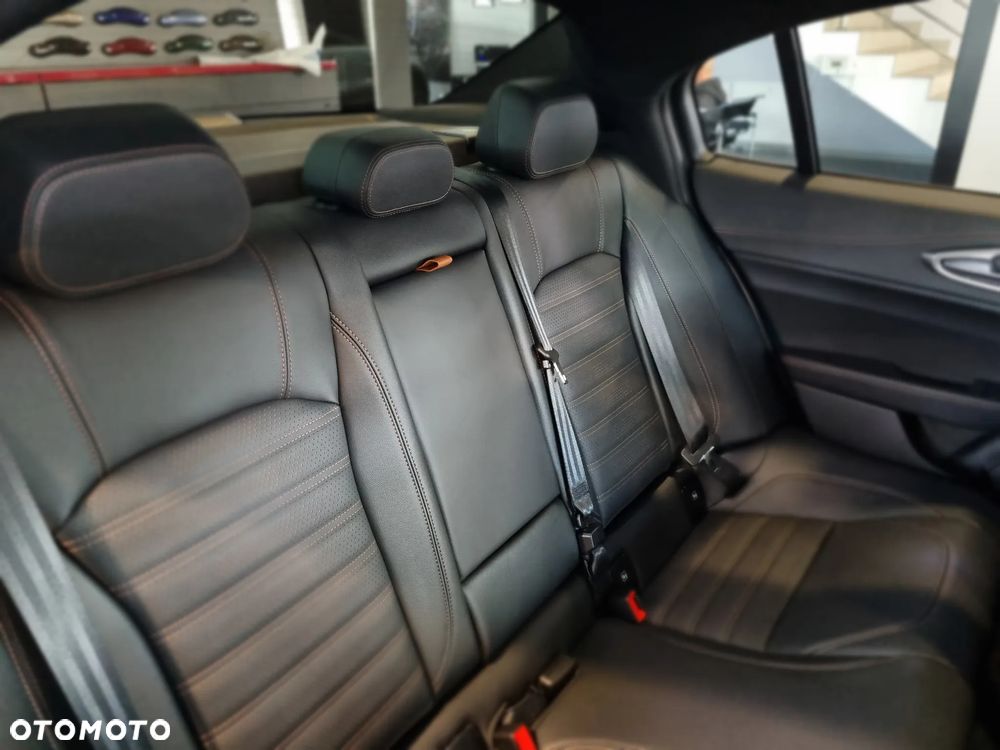 Alfa Romeo Giulia 2.0 Turbo Intensa Q4 - 14