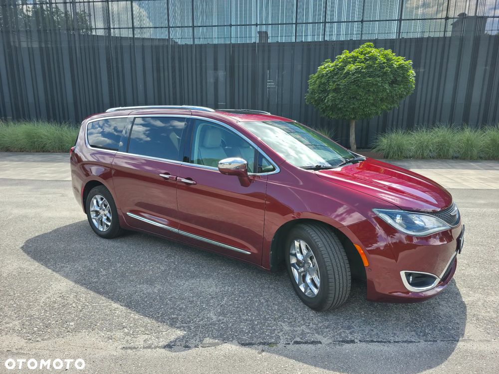 Chrysler Pacifica - 8