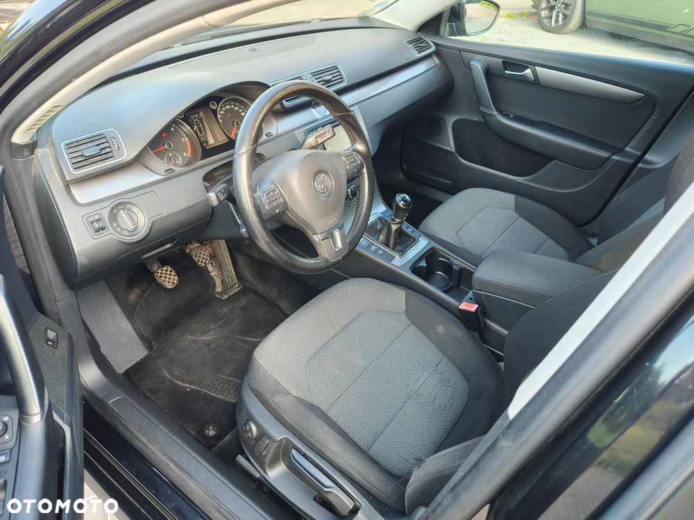 Volkswagen Passat 2.0 Blue TDI SCR Comfortline - 24