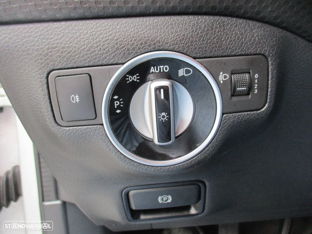 Mercedes-Benz A 180 CDI (BlueEFFICIENCY) Urban - 19