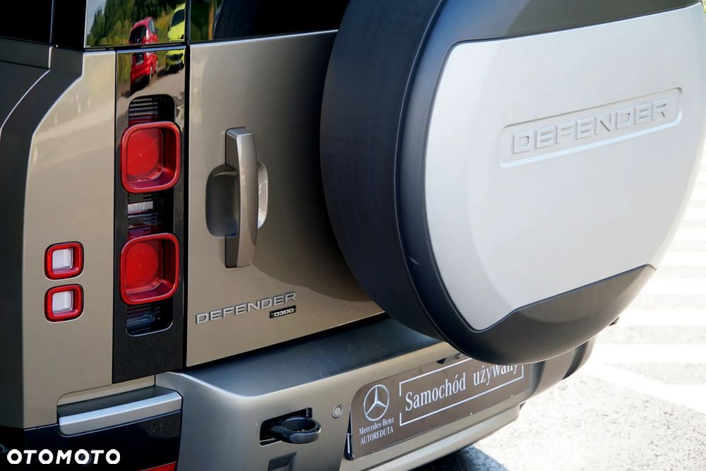 Land Rover Defender 3.0 D300 mHEV X-Dynamic HSE - 14