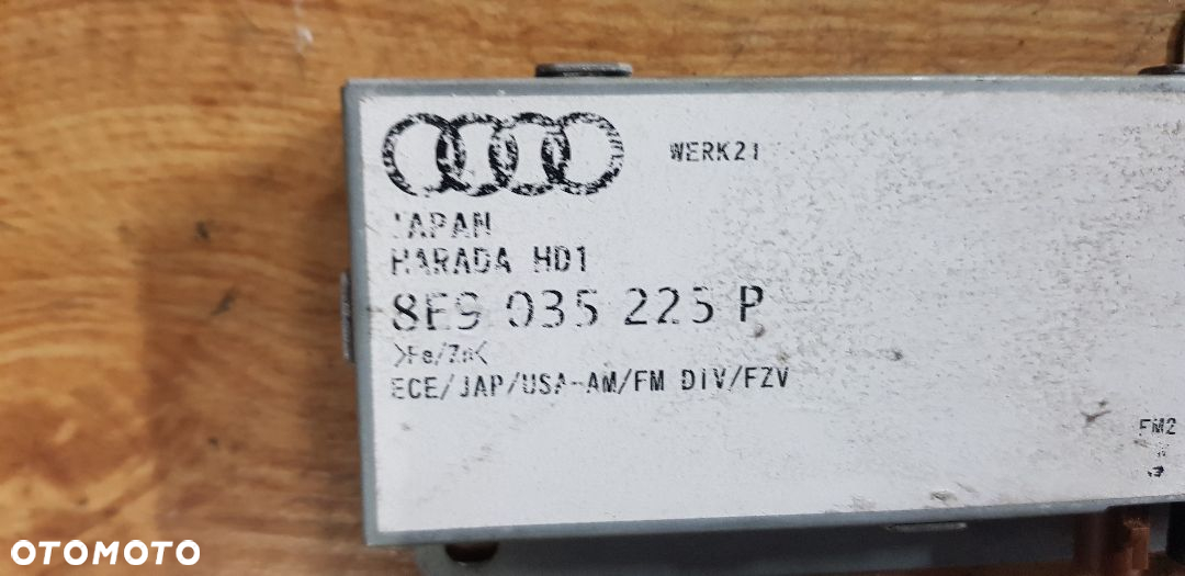 AUDI A4 B6  KOMBI WZMACNIACZ ANTENY 8E9035225P - 2