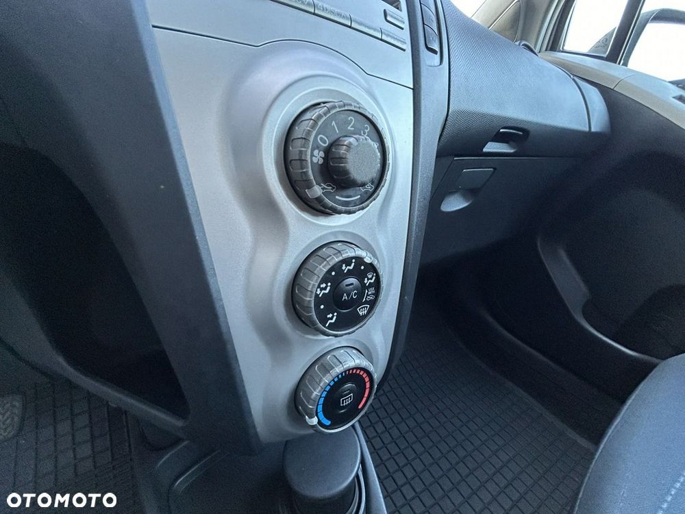 Toyota Yaris - 14
