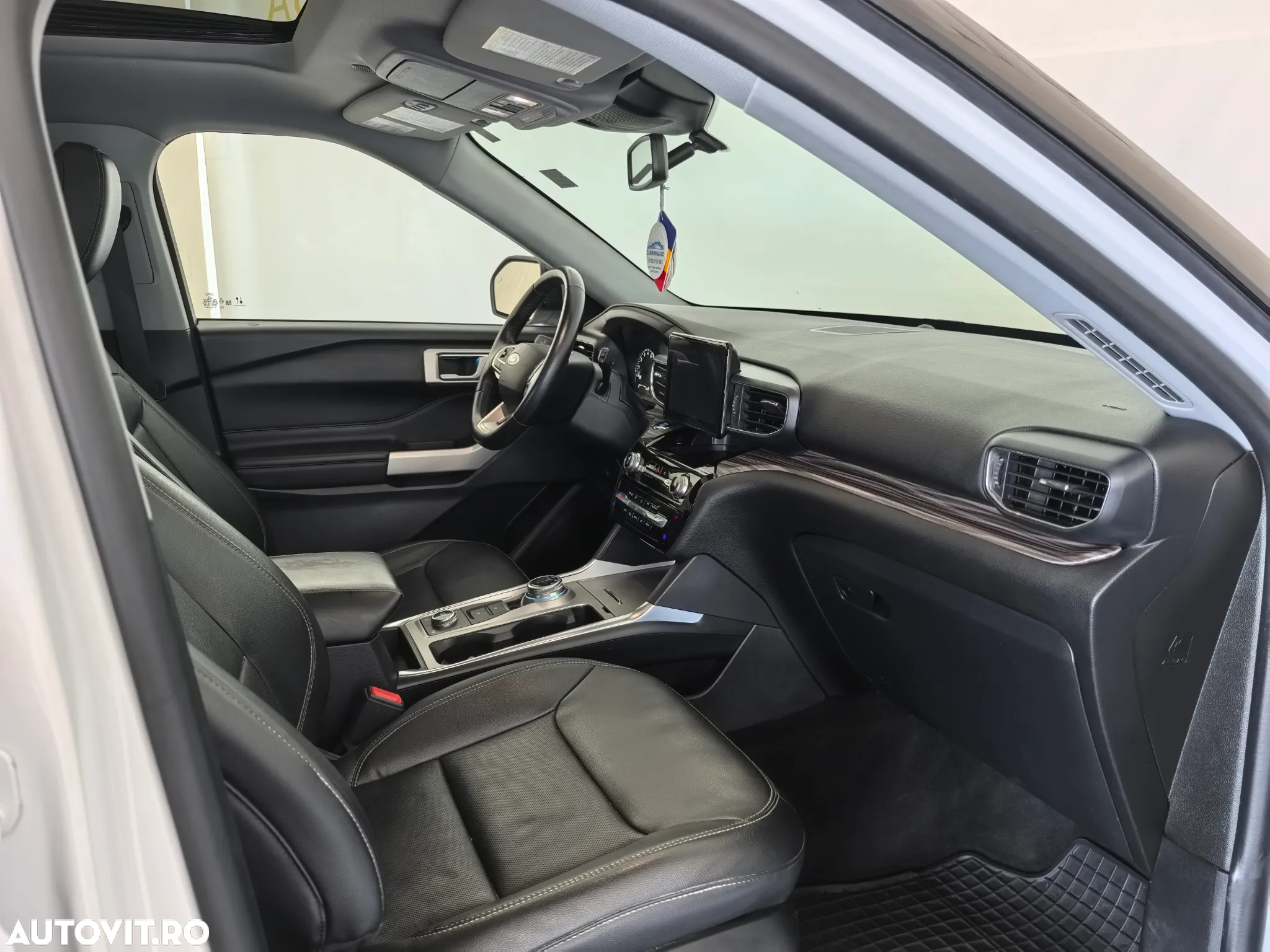 Ford Explorer - 27