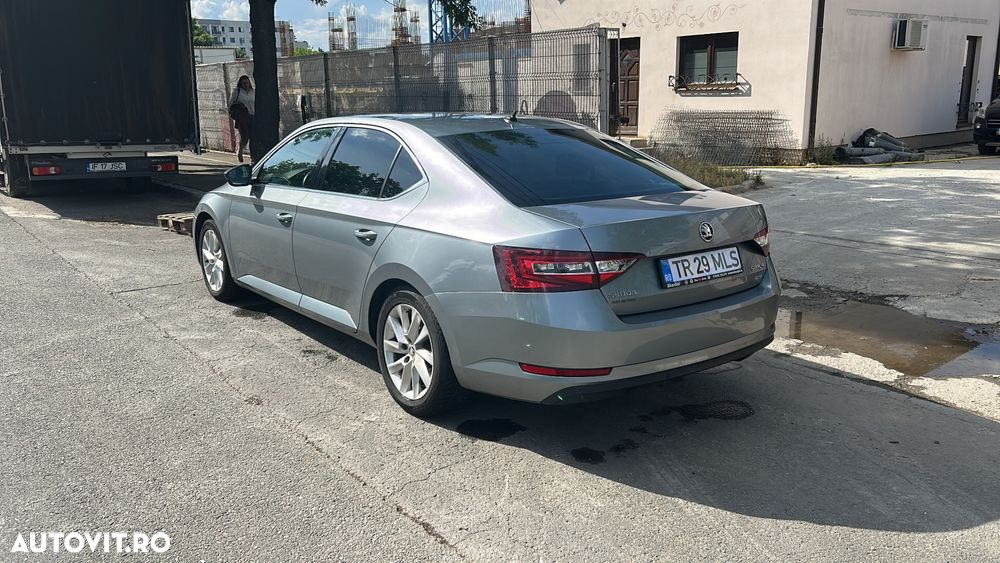 Skoda Superb 2.0 TDI DSG 4X4 Ambition - 4