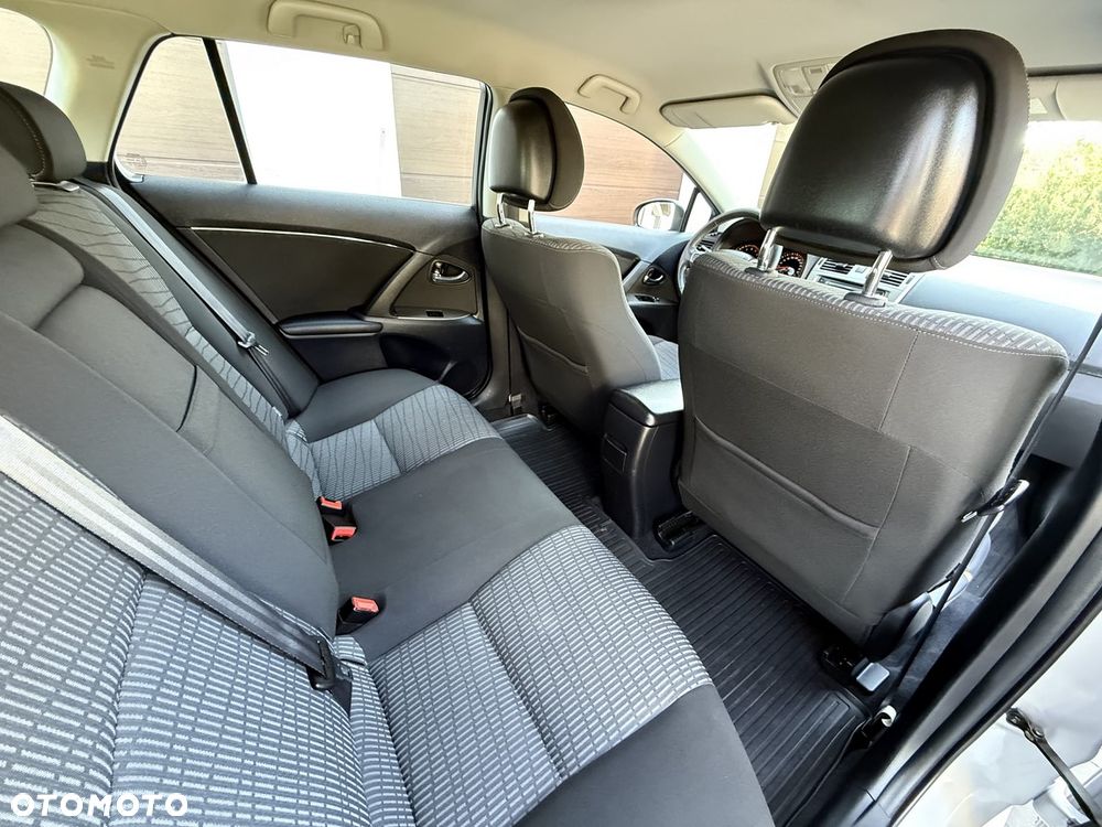 Toyota Avensis - 24