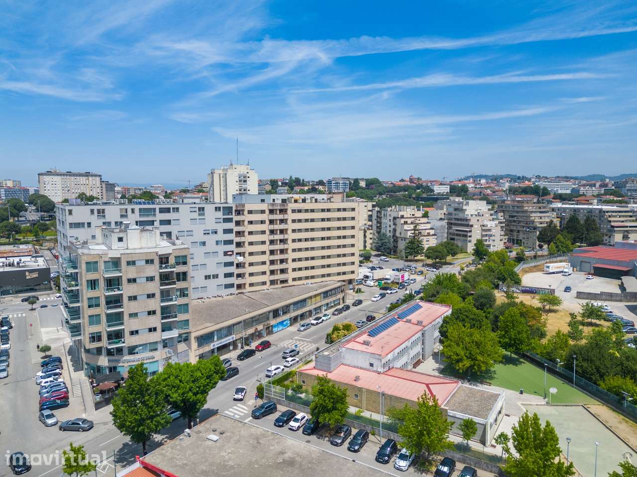 Apartamento T2 com 107m2 e garagem fechada próximo do centro de Braga - Grande imagem: 2/44