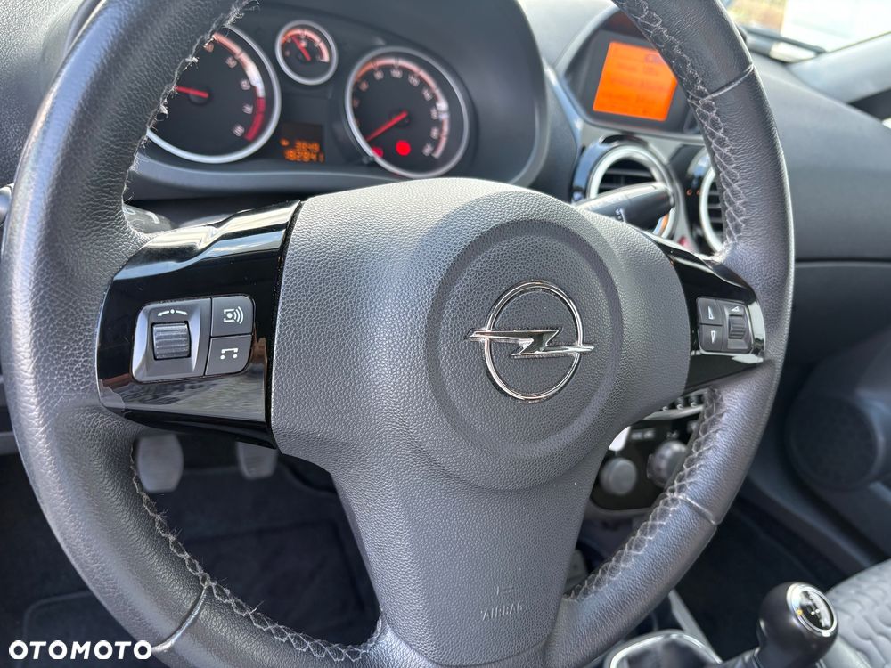 Opel Corsa 1.4 16V Cosmo - 19