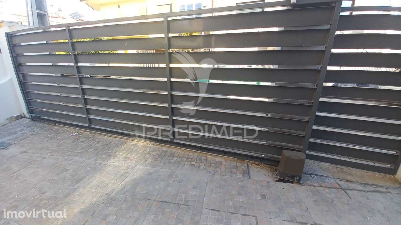 Moradia T3 em Recuperação – Foros da Amora - Grande imagem: 3/20