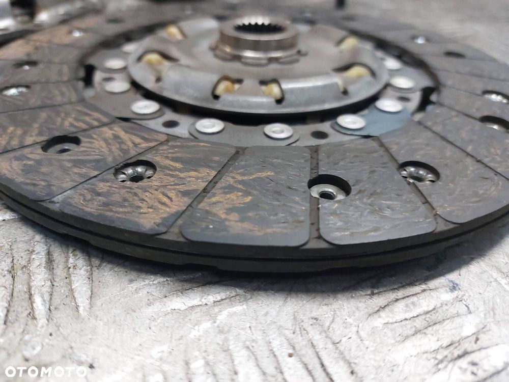 KOŁO DWUMASOWE + TARCZA + DOCISK + ŁOŻYSKO OPOROWE AUDI A3 8P 2.0 TDI - 4