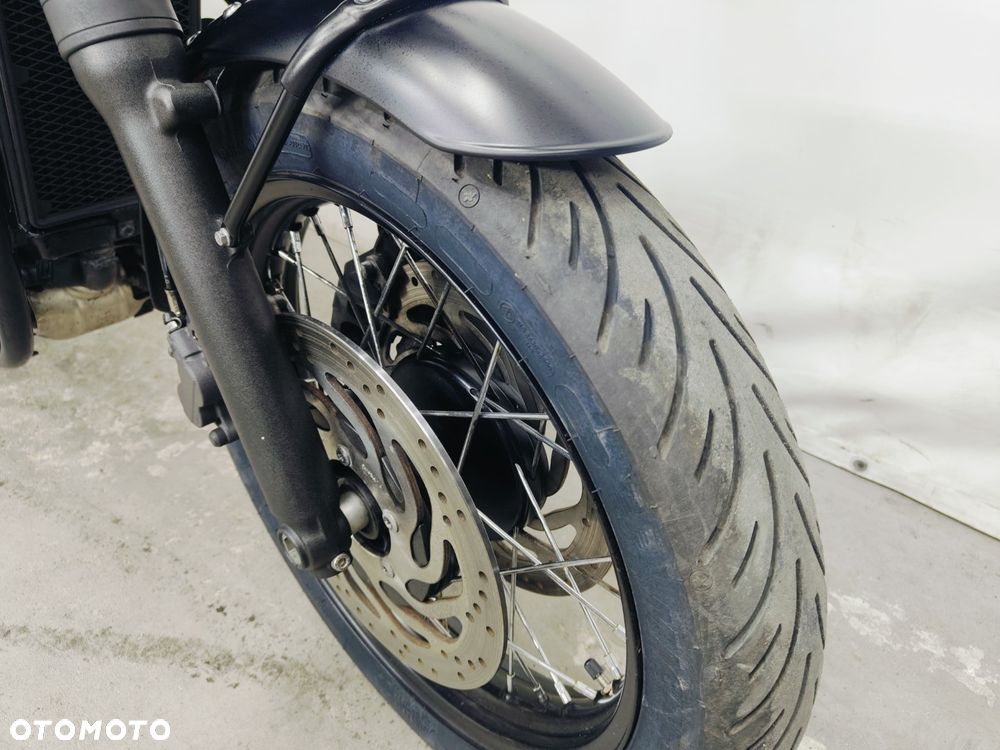 Triumph Bonneville - 5