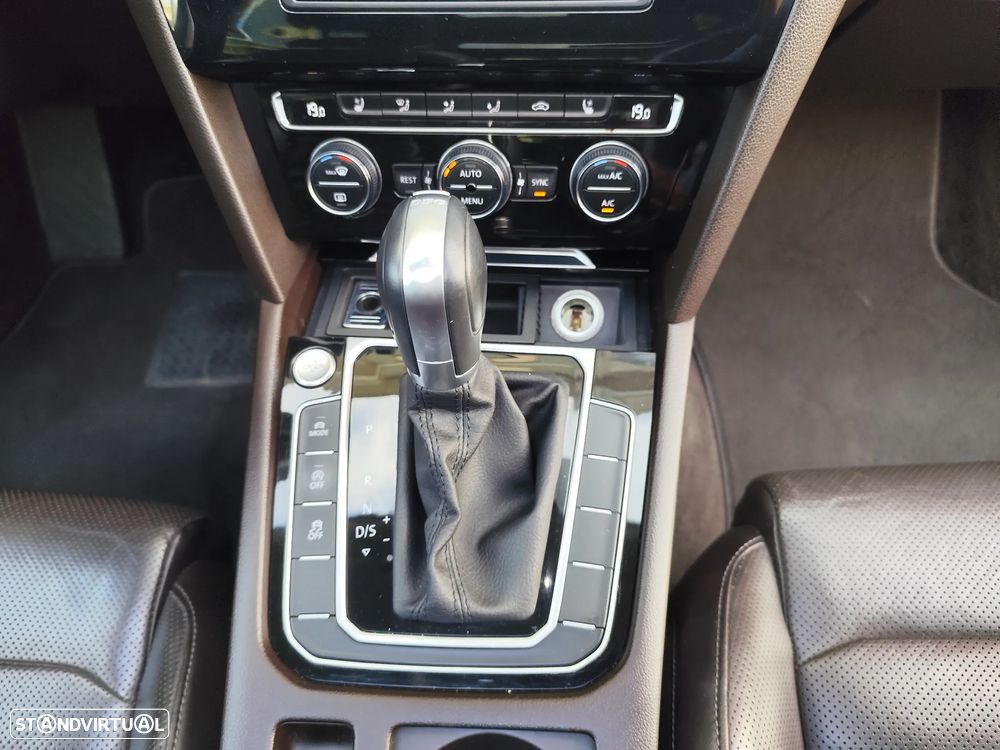 VW Passat Variant 2.0 TDI Highline DSG - 28