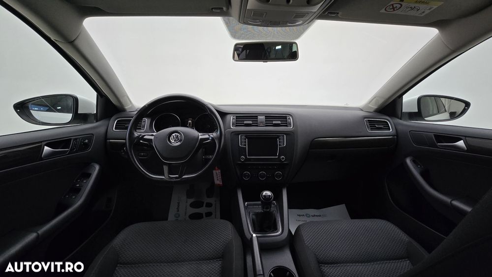 Volkswagen Jetta 2.0 TDI Highline - 15