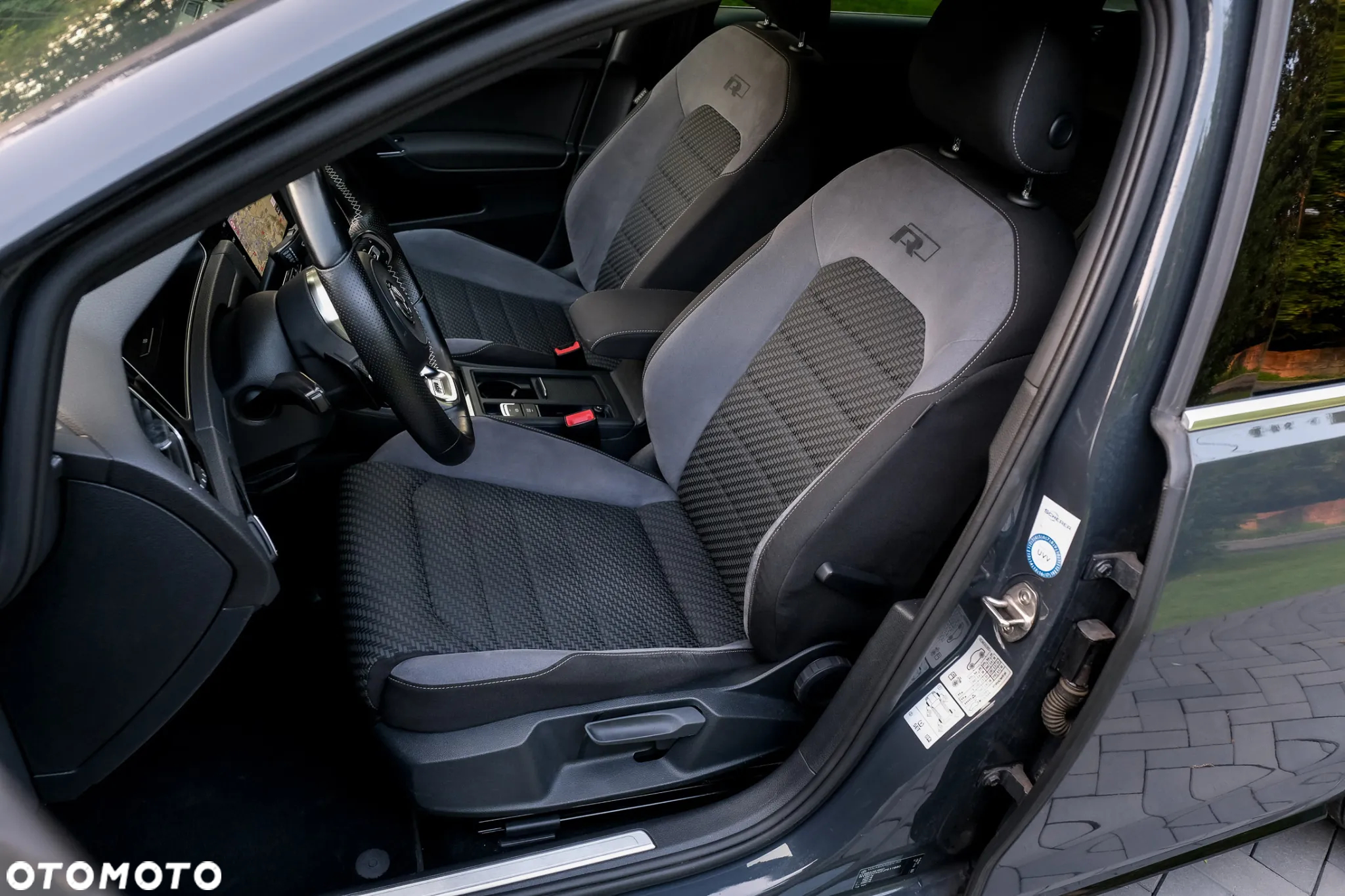 Volkswagen Golf VIII 2.0 TDI R-Line DSG - 24
