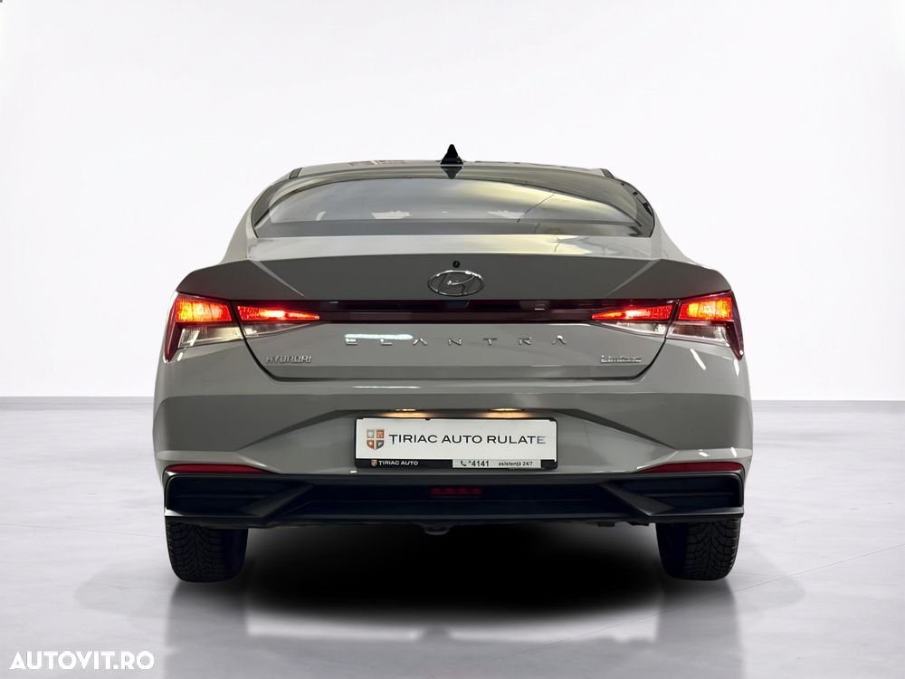 Hyundai Elantra - 5