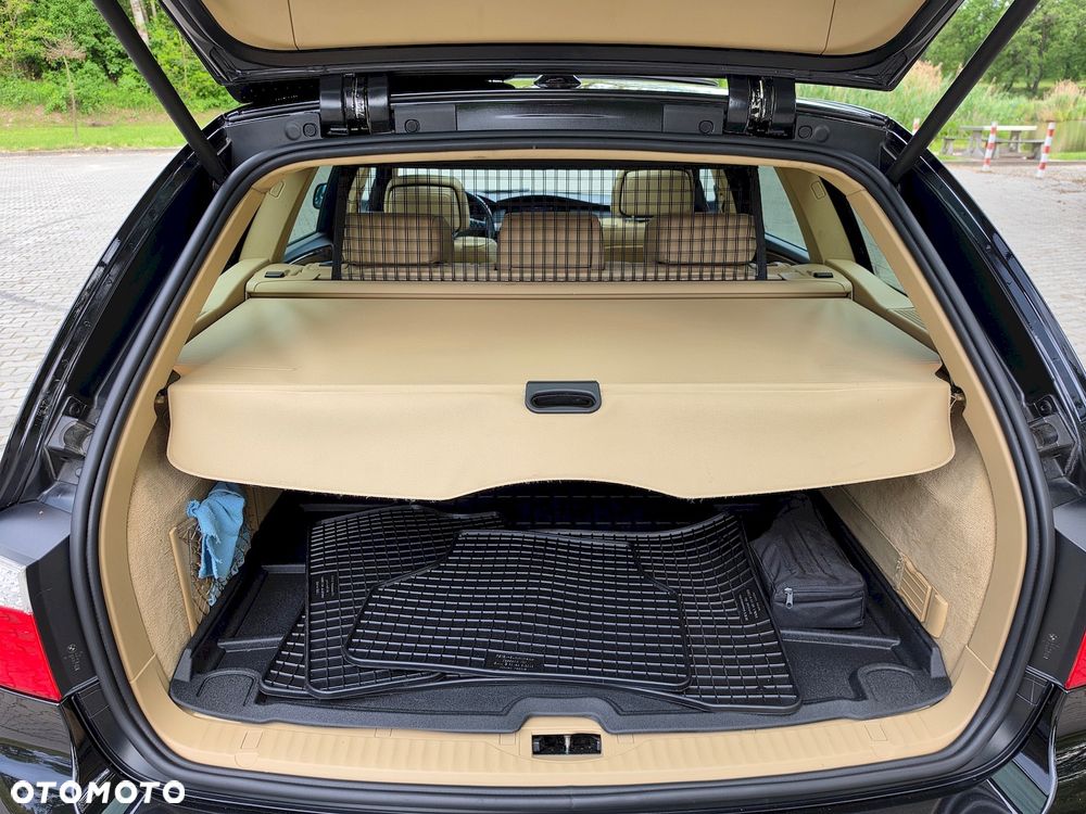 BMW Seria 5 525xd - 32