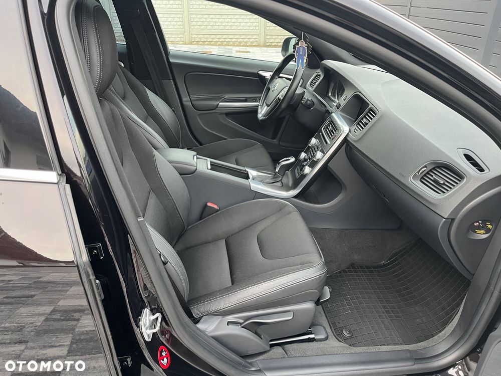 Volvo V60 D4 Geartronic Momentum - 17