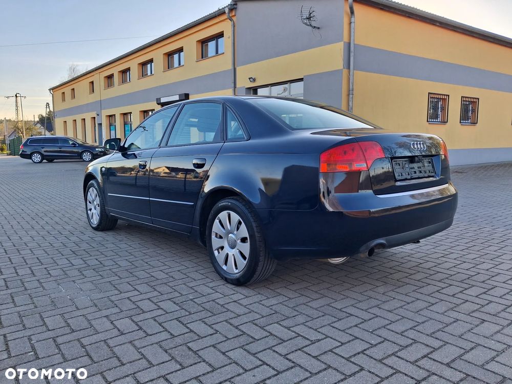 Audi A4 Limousine - 8