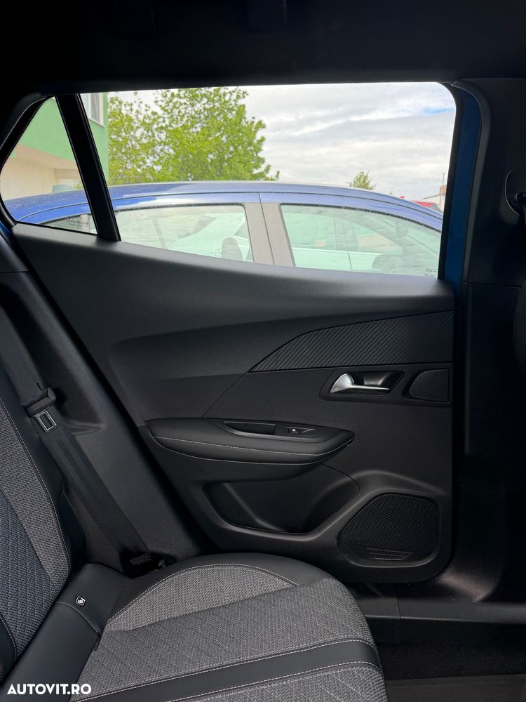 Peugeot 2008 1.2 L PureTech STT EAT8 Allure - 16