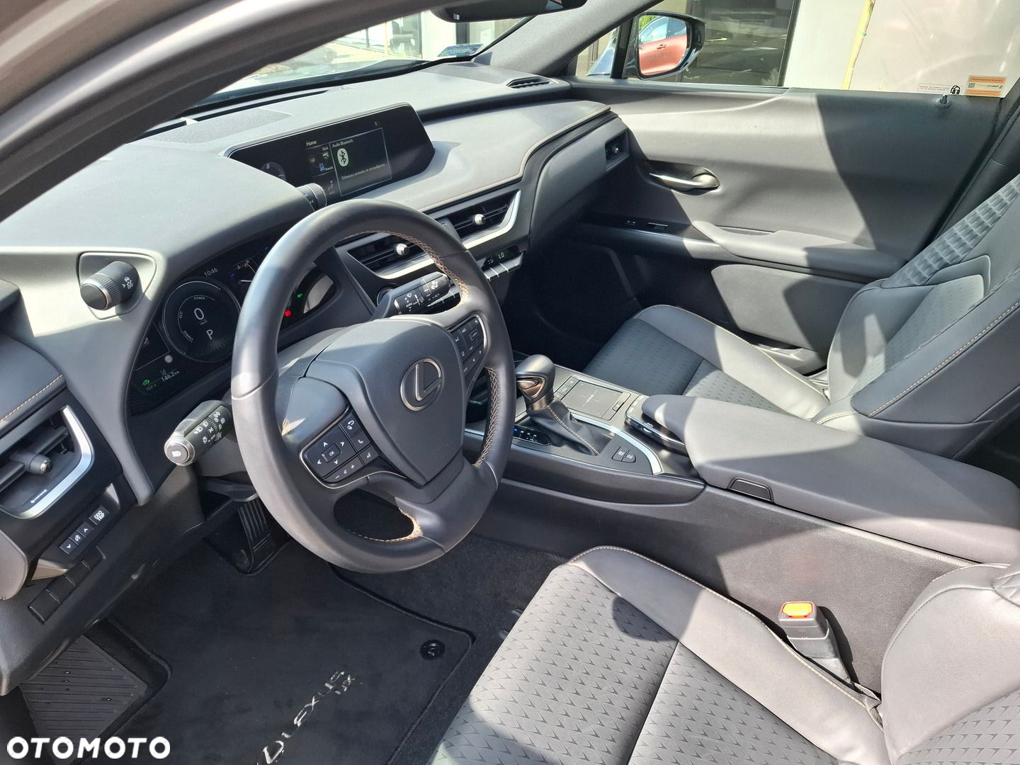 Lexus UX - 10