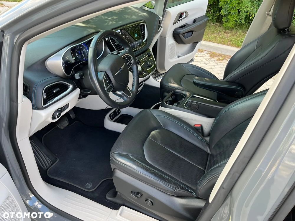 Chrysler Pacifica - 12