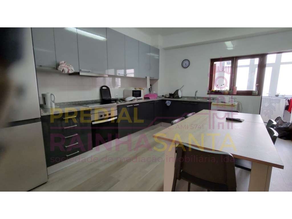 Quarto em apartamento remodelado - Rua do Brasil - Coimbra - Grande imagem: 4/9