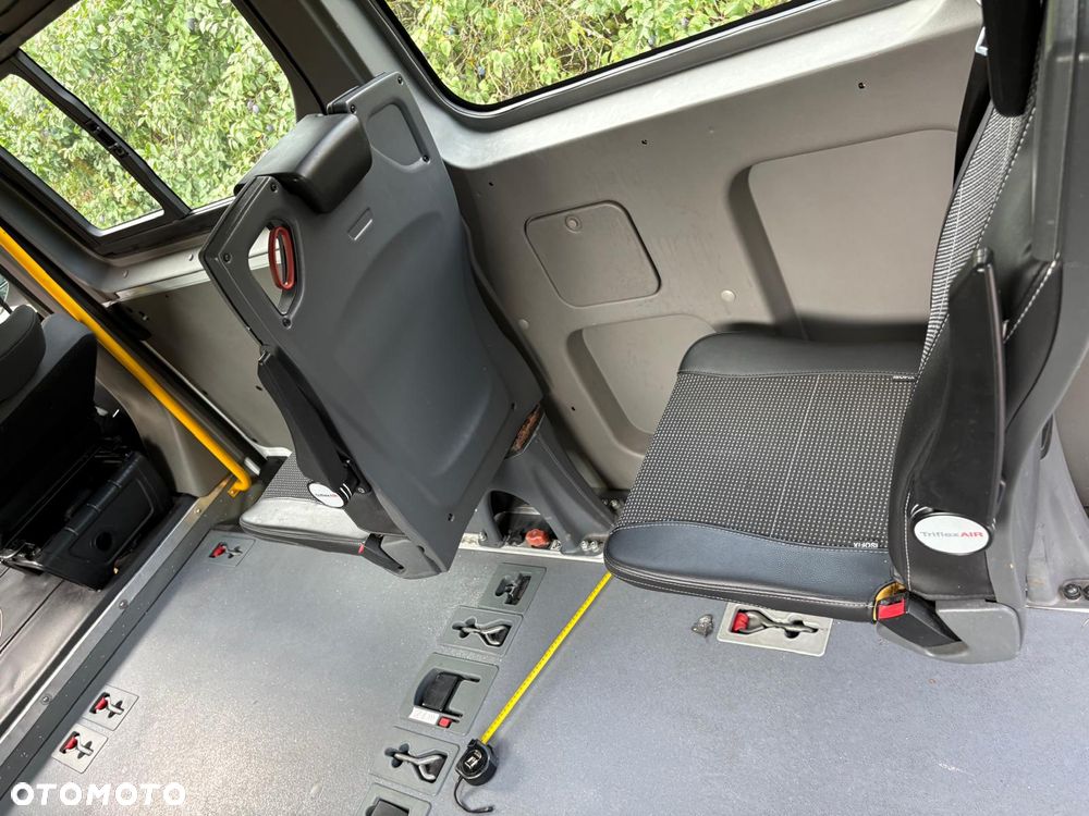 renault master movano zabudowa specjalistyczna do przewozu niepełnosprawnych - 6
