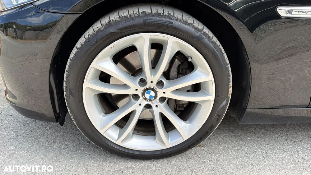 BMW Seria 5 530d xDrive AT - 31