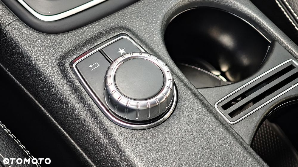 Mercedes-Benz GLA 220 d 4-Matic AMG Line - 33