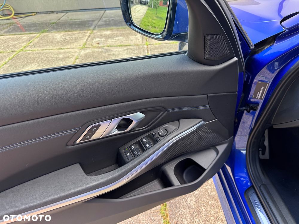 BMW Seria 3 320d xDrive MHEV M Sport sport - 26