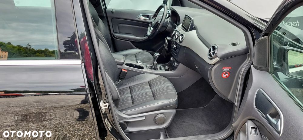 Mercedes-Benz Klasa B 180 Edition - 18