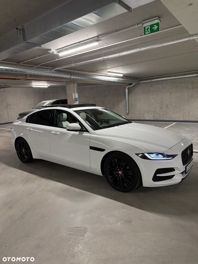 Jaguar XE 2.0 P250 R-Dynamic SE - 6