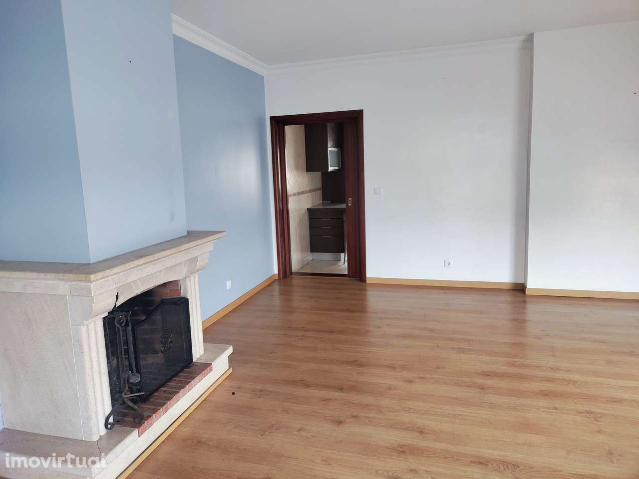 Moradia geminada (ponta), r/c e 1º andar, a 5min. do centro da cidade! - Grande imagem: 5/21