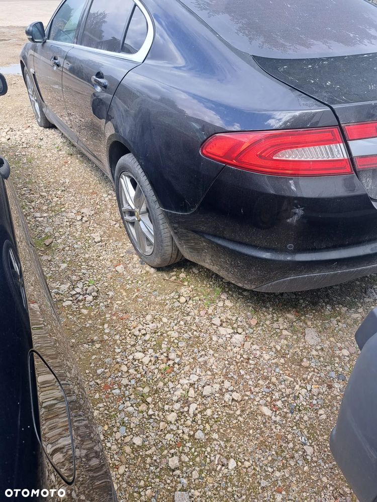 Jaguar XF 2.2 - 8