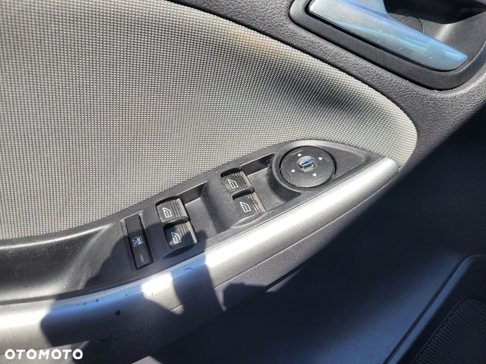 Ford Focus 1.6 TDCi DPF SYNC Edition - 21