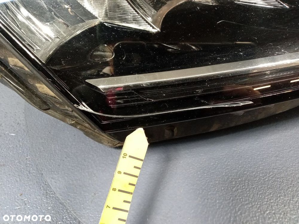 OCTAVIA IV 20- REFLEKTOR PRAWY FULL LED 5E4941016 - 5