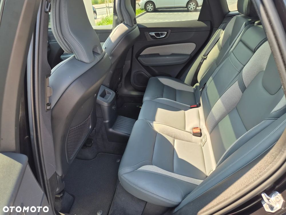 Volvo XC 60 T8 Plug-In Hybrid AWD R-Design - 26