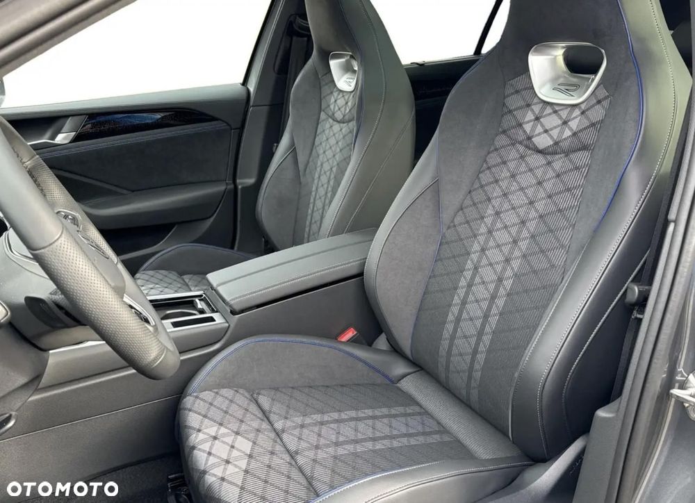 Volkswagen Passat - 9