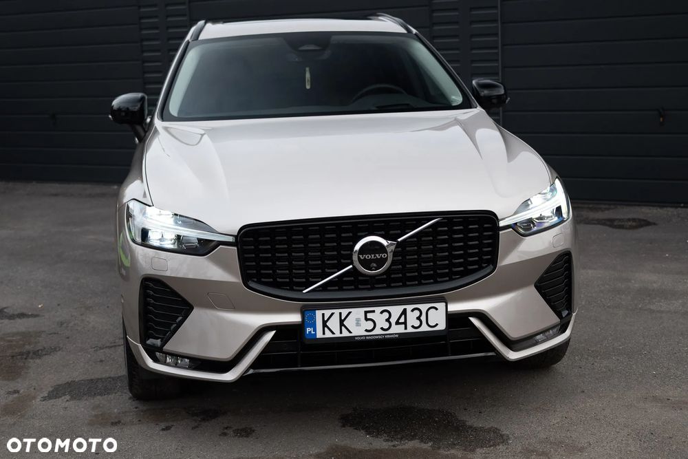 Volvo XC 60 B5 B AWD Plus Dark - 21