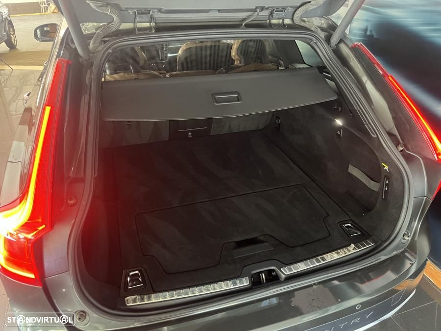 Volvo V90 Cross Country 2.0 D4 Plus AWD Geartronic - 9