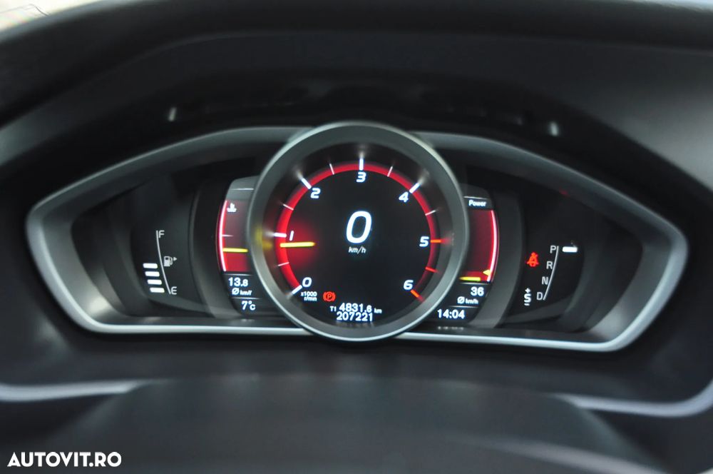 Volvo V40 D3 Geartronic RDesign - 23