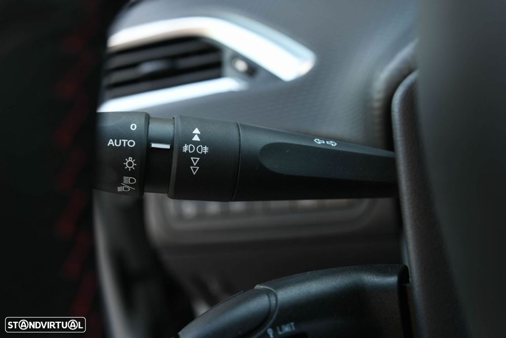 Peugeot 208 1.2 PureTech GT Line - 21