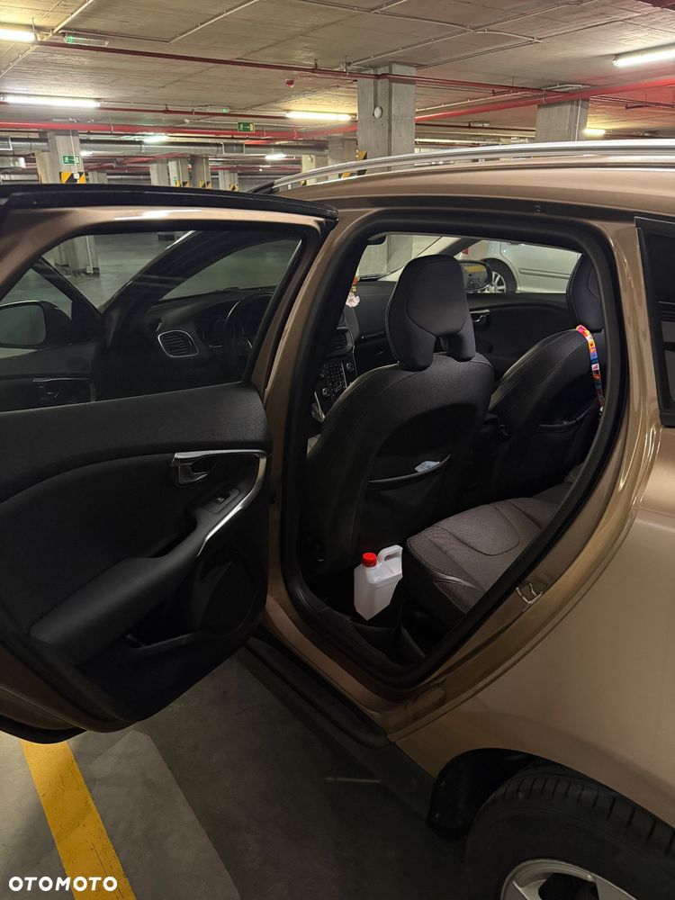 Volvo V40 Cross Country - 8