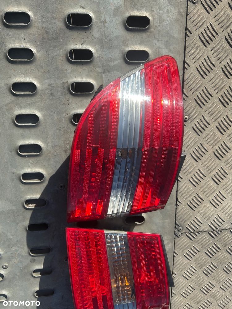 Komplet lamp tylnych Mercedes B klasa 245 - 2
