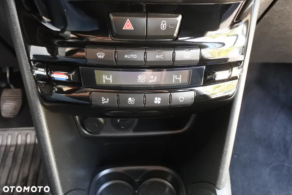 Peugeot 208 1.2 PureTech Allure S&S - 17