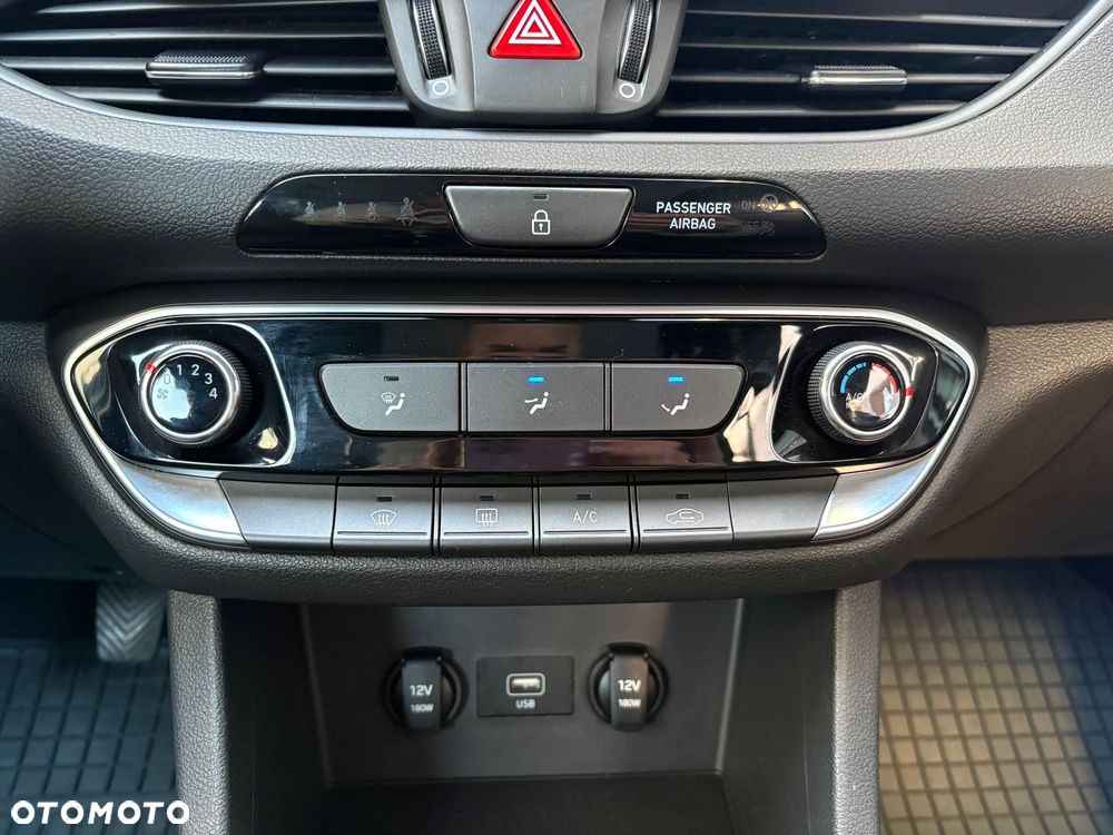 Hyundai i30 1.5 DPI Classic + - 22