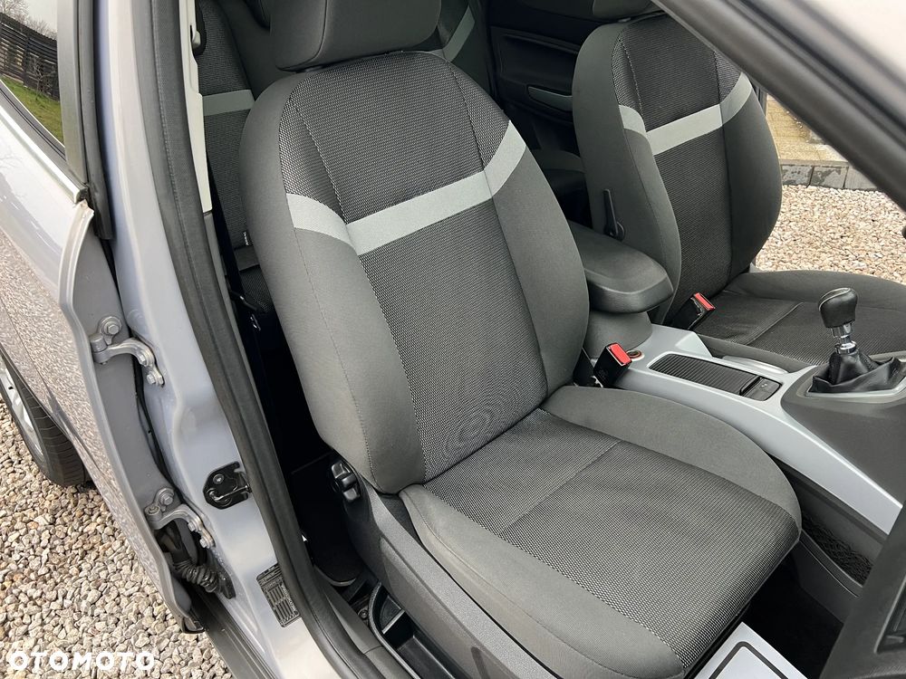 Ford Kuga 2.0 TDCi 2x4 Titanium - 25