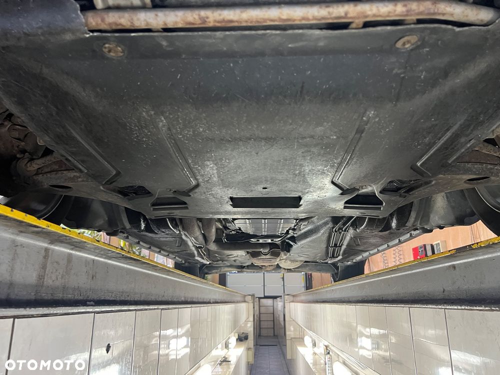 Mercedes-Benz Klasa E - 19