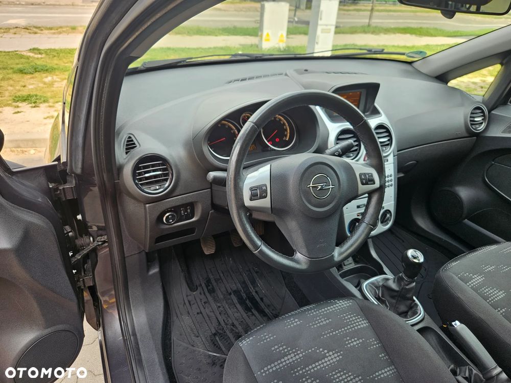 Opel Corsa 1.2 16V Essentia - 12