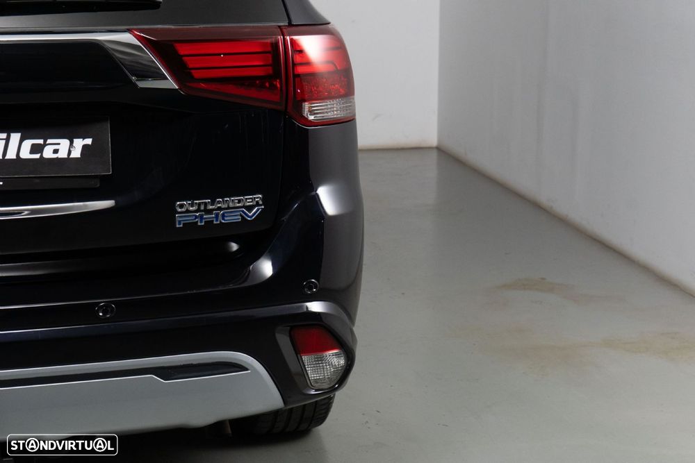 Mitsubishi Outlander 2.4 Intense - 17